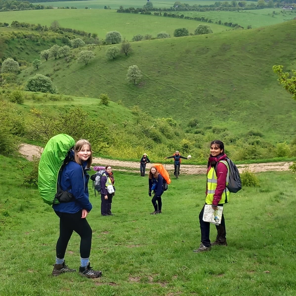 Streatham and Clapham High School girls out on their Silver practice @DofE Expedition in the Chilterns this weekend. @DofELondon #LupineDofE @townfarmcamping @GDST @SCHSgdst @SineMetuSCHS #DofE #Silver