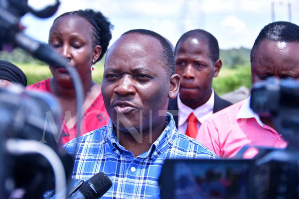 DailyMonitor's tweet photo. The Leader of Opposition in @Parliament_Ug , @MathiasMpuuga and other MPs have inspected the damaged Katonga river bridge along Kampala-Masaka highway. @MathiasMpuuga asked @UNRA_UG  to set up a temporary bridge to enable traffic flow as they try to find a lasting solution. @UNRA_UG earlier indicated that the bridge repair will take three weeks.
#MonitorUpdates 
📸@DavyLubz