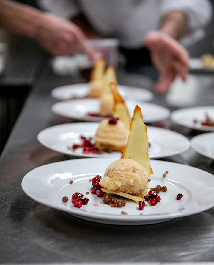 Let's start Monday with dessert!

#food #foodie #chef #chefschool #culinaryschool #culinarystudent #kwawesome #studentchef #culinaryarts #chefstable #ExploreWR #classroom #curatedkw #cooking #plating #dessert