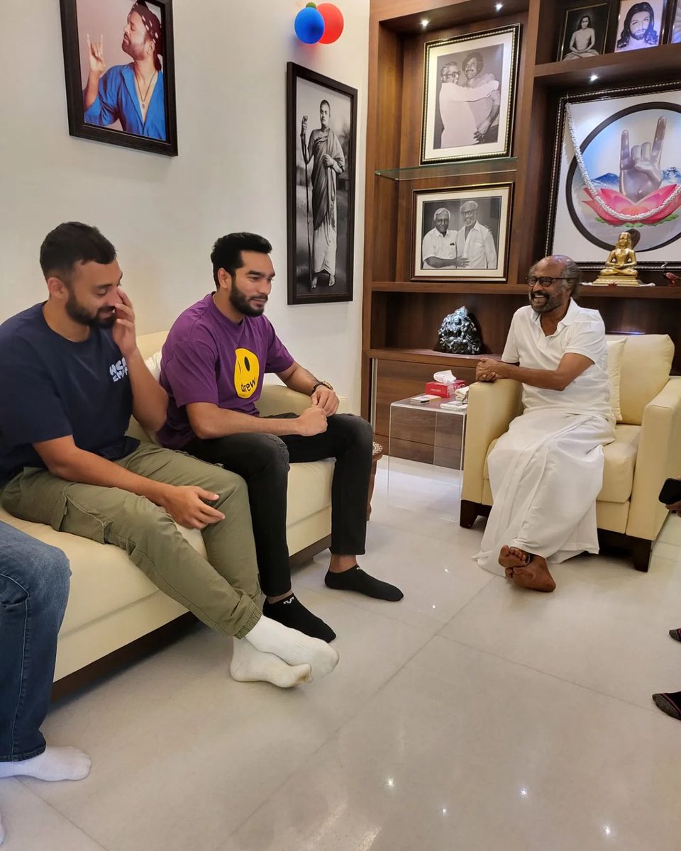 KKR Players @venkateshiyer And #varunchakaravarthy Met Thalaivar @Rajinikanth At His Residence 🤩🔥💙
#KKR #KorboLorboJeetbo 
#JailerFromAug10 #SuperstarRajinikanth