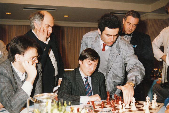 “Out of all the pleasures of a man, the most delicious thing is to move your mind.” - Boris Akunin

How many of these players can you recognize? 

#chesschampions #analysingchess #chess
