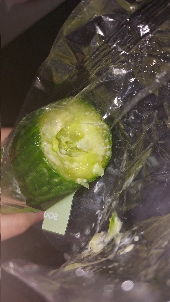 Sjreadsx's tweet photo. @_aj7_ @asda Can't say I'm surprised.  This is what I got in a home delivery. The pepper was like this on delivery, the onions and cucumber 3 days later https://t.co/jI7sOPIqsp