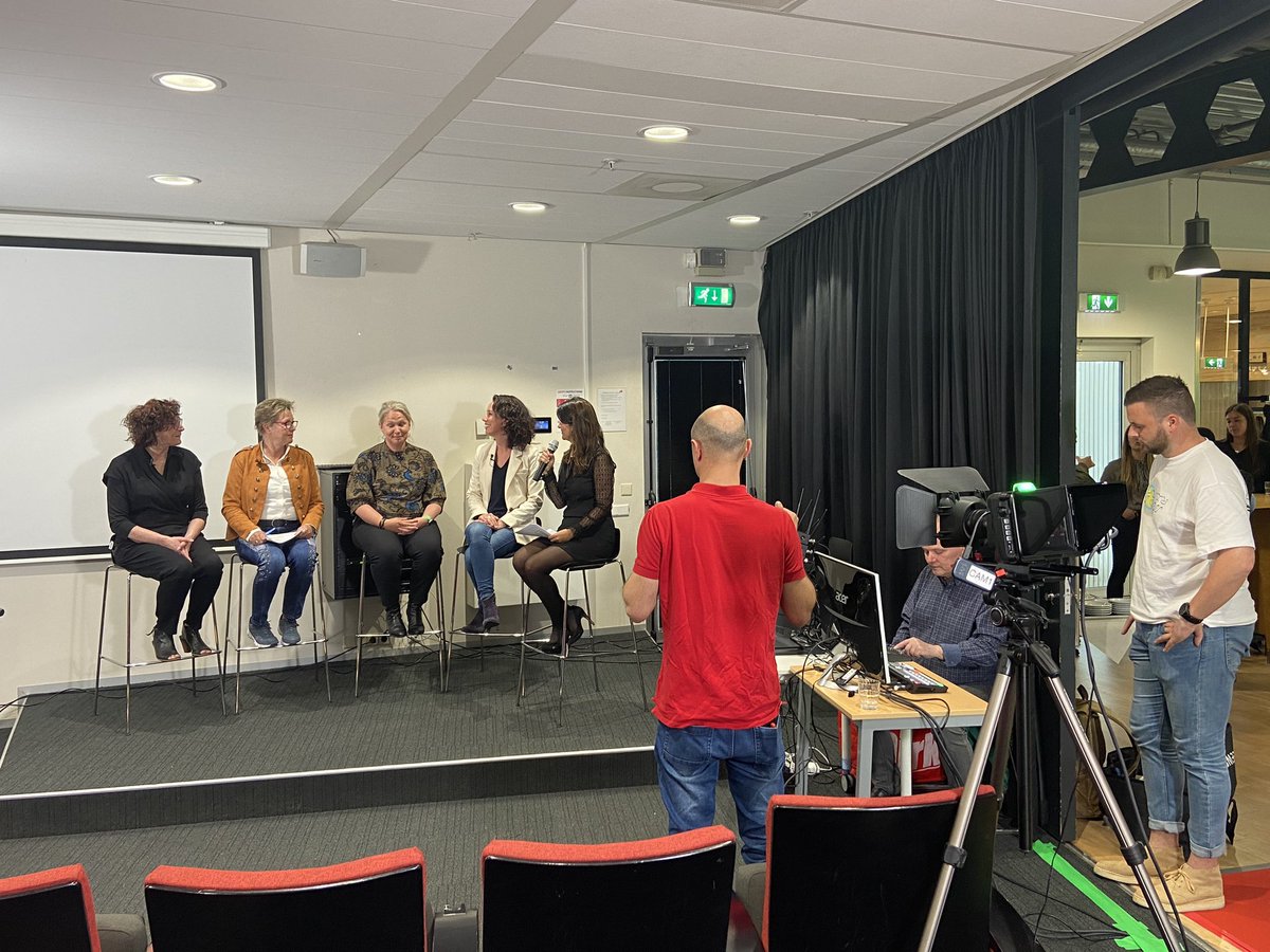 KWP_RdamTalent's tweet photo. Afsluitende bijeenkomst resultaten Kennisagenda/ Leerschool Rotterdams Zuid. Mede mogelijk gemaakt door ons netwerk. 
#KWP #HR #childrenszone #LeerschoolRotterdamZuid #BOOR #cephir #thomasmore #EUR https://t.co/QBeXxJLzWL