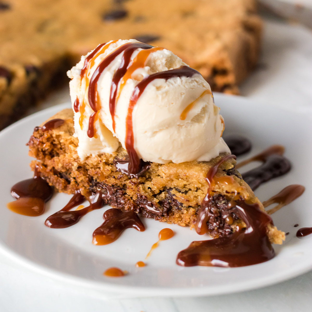 I hear it's National Chocolate Chip Day and I have plenty of options to pick from to celebrate 🍪

This giant chocolate chip cookie is made in the slow cooker &amp; is chewy, gooey, and full of melty chocolate chips. 

Which is your go-to chocolate chip? … instagr.am/p/CsQ_aooODTq/