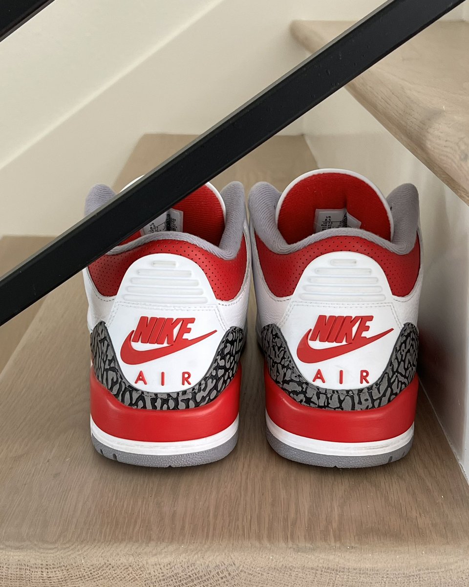 RPHorn's tweet photo. Monday Motivation! Big week ahead. Let’s go!

#jordan3 #nike #sneakers #kotd #snkrsliveheatingup #yoursneakersaredope #jordan3firered https://t.co/1Y74tsPyjr