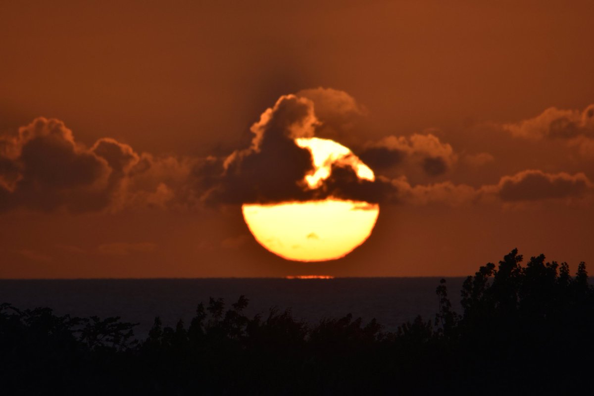 Sunrise view from druids glen Newtownmountkennedy #vmweather #ThePhotoHour #Sunrise #wicklow #Ireland.