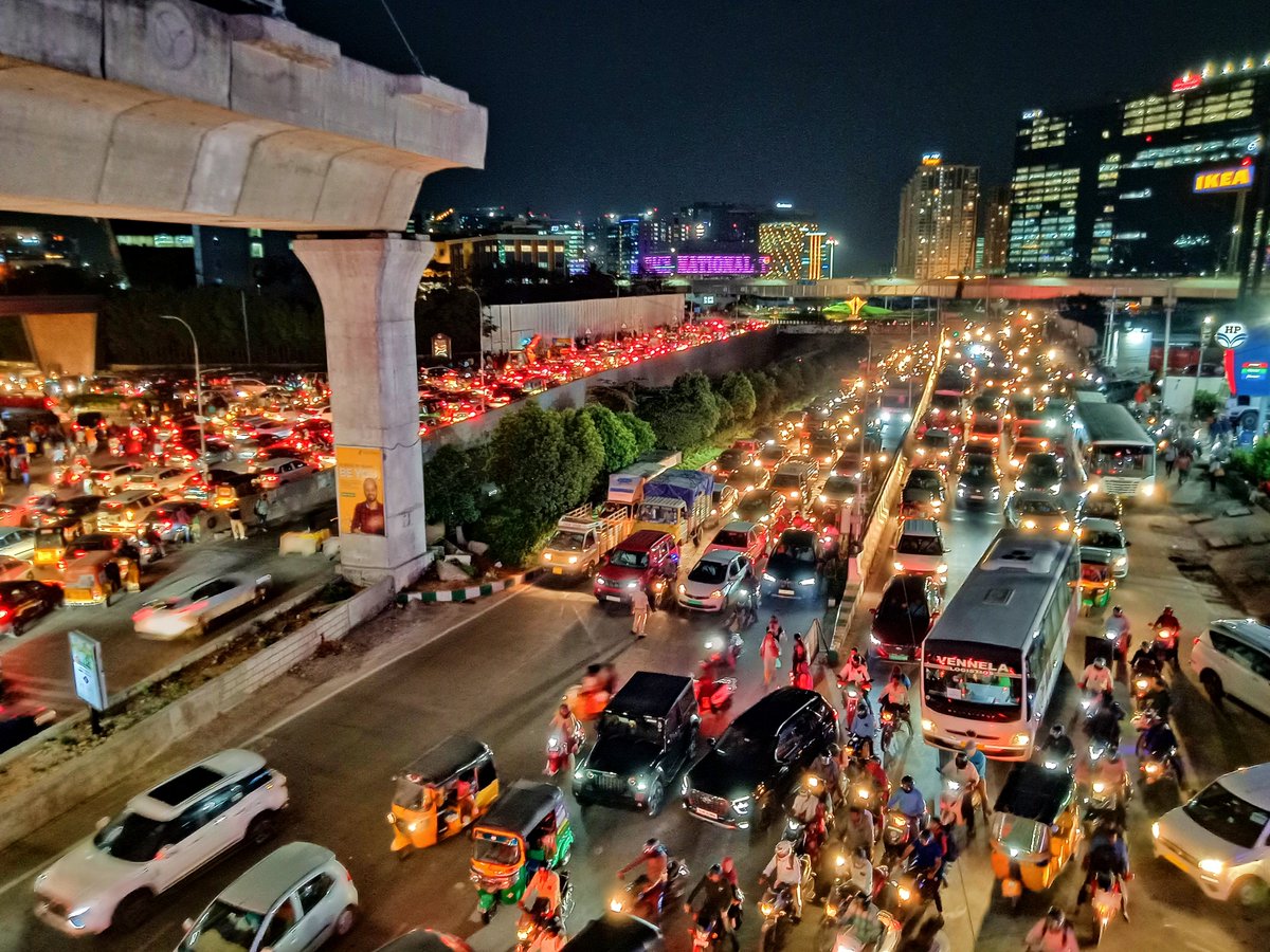 Complete chock-a-block situation in #Mindspace junction. Avoid if you can, and save a lot of your time! #HyderabadTraffic @HiHyderabad