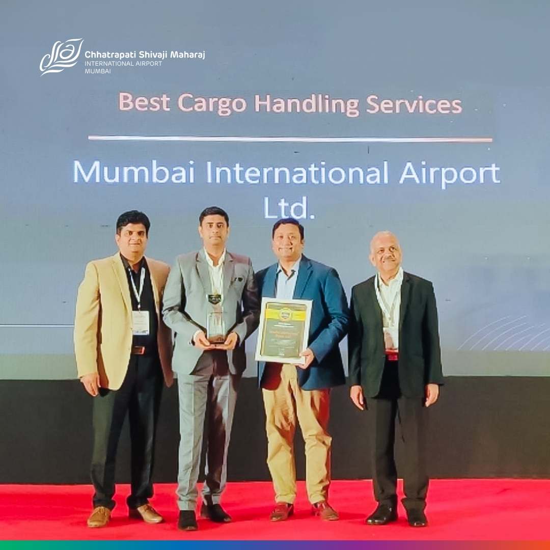 CSMIA_Official's tweet photo. This recognition is a testament to our commitment towards quality service.

#CSMIA #GatewayToGoodness #Passenger #Mumbai #Efforts #Recognition #Feedback #Travel #Explore #Experience #Service #Initiatives #Award #Airport https://t.co/pcah7QlCgy
