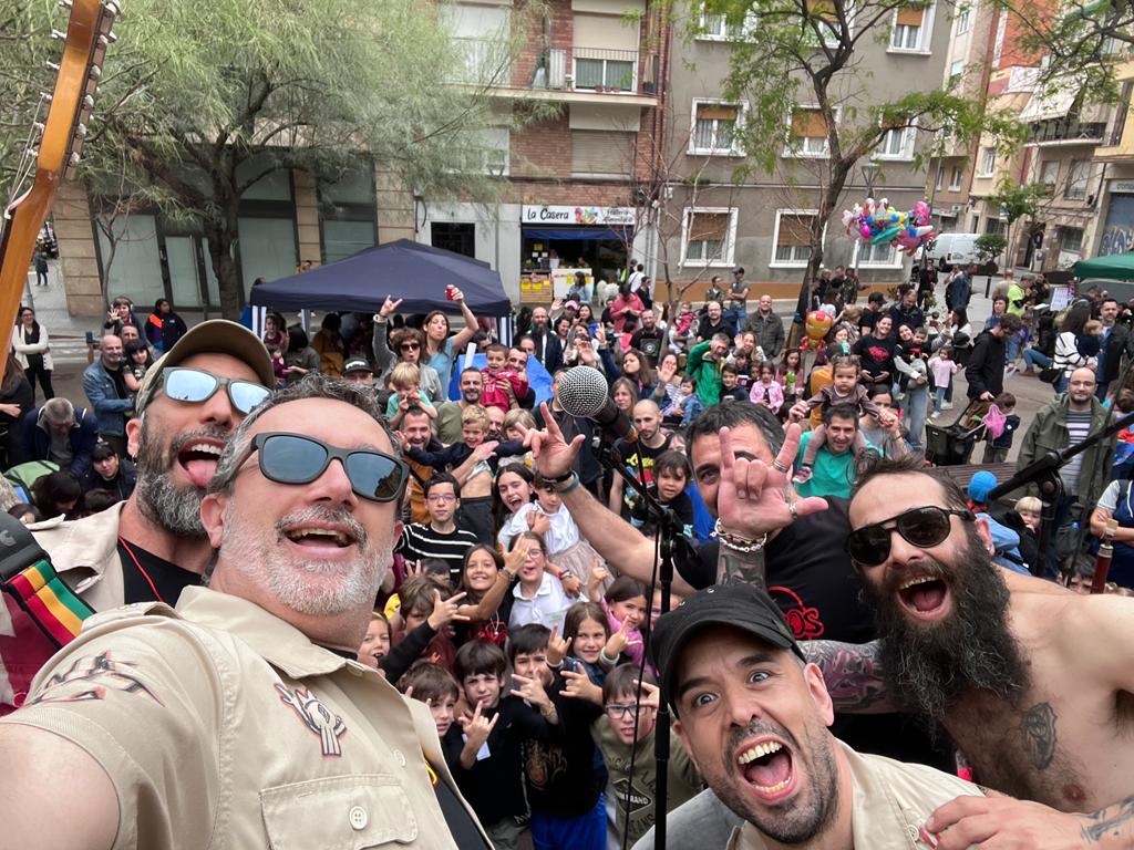 punkgrossos's tweet photo. Gràcies a tota la gent q ens va acompanyar malgrat les aturades q vam fer per la pluja, al final vam poder gaudir tots plegats de la festa🤘🤘🤘 Gràcies sobretot al Sarau del Guinardó per comptar de nou amb nosaltres https://t.co/OO3CuVYyqk