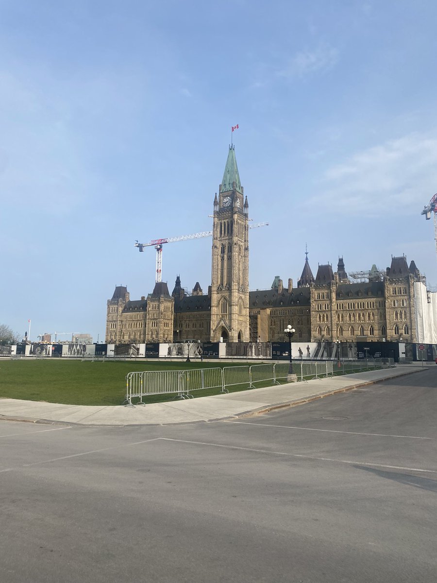 Darrah_Smith's tweet photo. @CathedralHSLaw Guess where I was this morning! Loving Ottawa! https://t.co/ikyjToRzxE