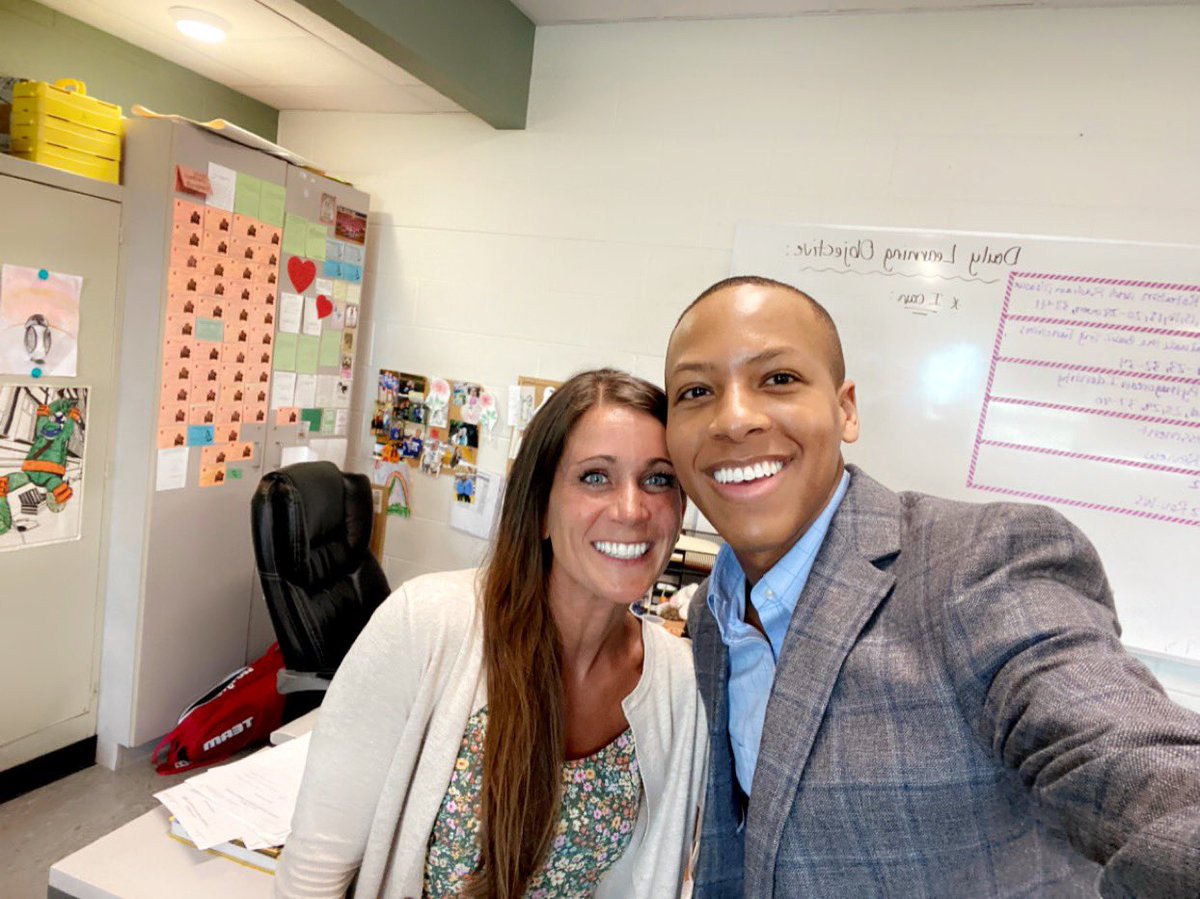 Val_Sommer's tweet photo. What a wonderful surprise to be visited by a former student who filled his โmost likely to be famousโ roll and is now a news anchor/reporter for Fox6 Milwaukee. Thanks for the pop-in Aaron! #legendaryknight https://t.co/bFZ368IiES
