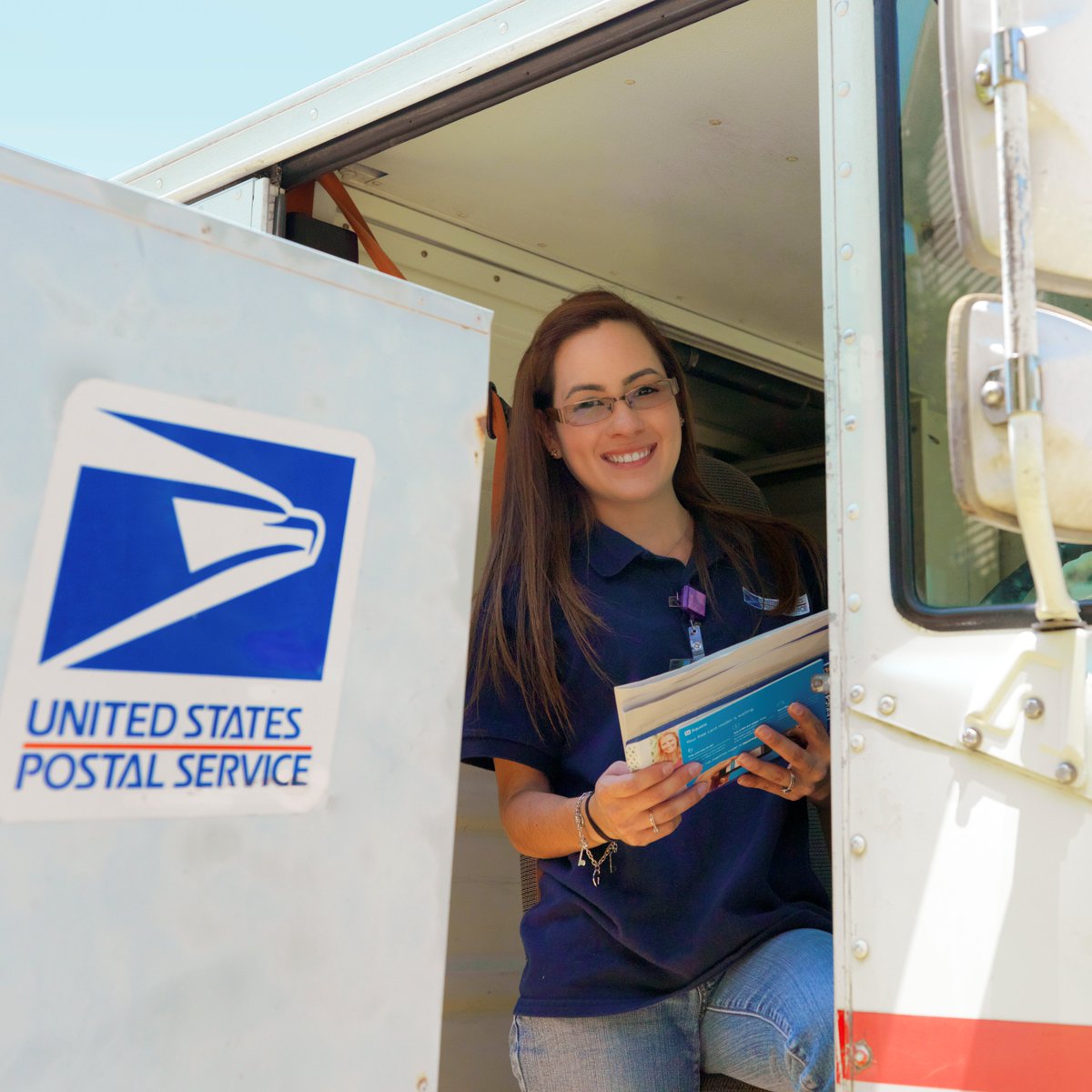 The United States Postal Service reported new delivery performance metrics, the average time for the Postal Service to deliver a mailpiece or package across the nation remained at just 2.5 days.  bit.ly/3Mm3ETe 

#DeliveringforAmerica