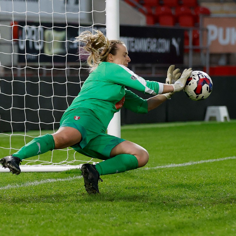 RotherhamUnited's tweet photo. GALLERY | RUWFC v Mansfield Town - #HerGameToo Shield

#rufc | #ForeverTogetherForeverProud