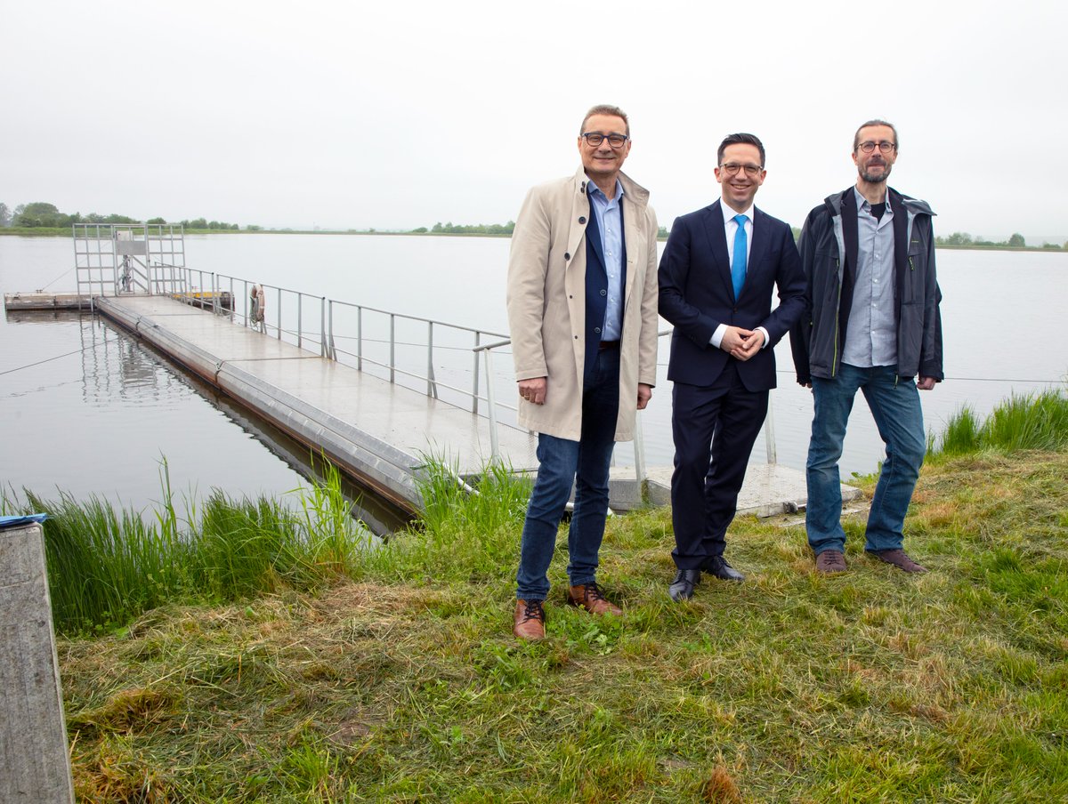 LIAG_Research's tweet photo. Praktische #Lösungen für die #Grundwasser- & Bodenbewirtschaftung im #Klimawandel! Wie das geht zeigten der Dachverband Feldberegnung Uelzen & das #LIAG u.a. dem Nds. Wissenschaftsminister Falko Mohrs im #Forschungsprojekt #BlueTransition
@NorthSeaRegion! https://t.co/4c8Fgx5fTq https://t.co/9obf2GYfnM