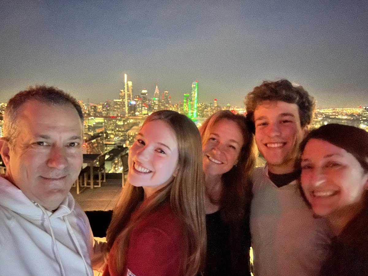 randsinger's tweet photo. #penngrad congrats!! https://t.co/MMvxyLf2Gs