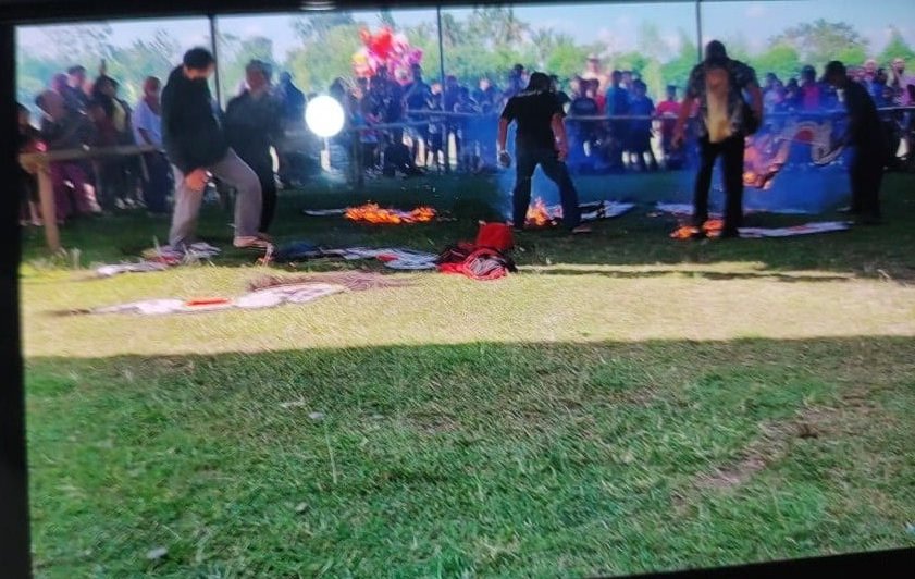 Insiden jaran kobong dari  mowo menyan lur. pas angin kencang . buat pengalaman meniko

Lokasi sono wedomartani siang tadi
📸: Ganang