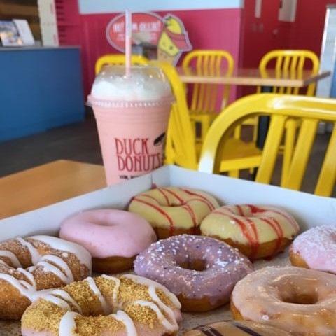 DuckDonuts's tweet photo. Attention milkshake lovers - we've got your midweek treat covered! Rewards members receive $2 off a milkshake every Wednesday in May. Not a rewards member? Download our app to join.
πΈ: @hileslyyy
#milkshakes #boxofdonuts #myduckdonuts https://t.co/nGuMBFH6cc
