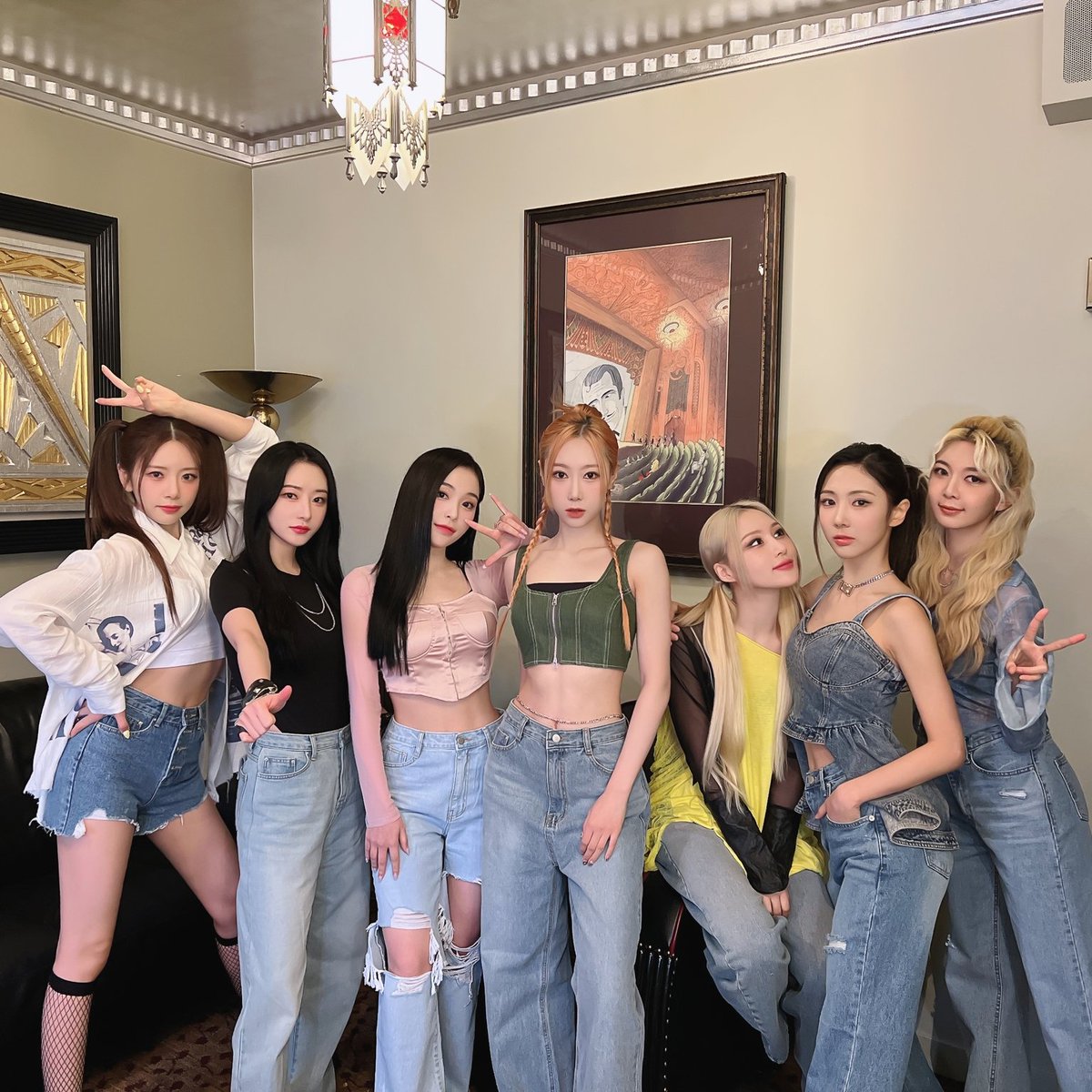 npomvtt's tweet photo. Absurdo! Dreamcatcher Company publicou uma nota informando que recentemente uma pessoa invadiu o escritório da empresa e tirou fotos para as redes sociais.

A empresa adicionou que tais crimes podem resultar em ações legais, e ocorrendo novamente, punições severas serão impostas. https://t.co/7E32UbuGjP