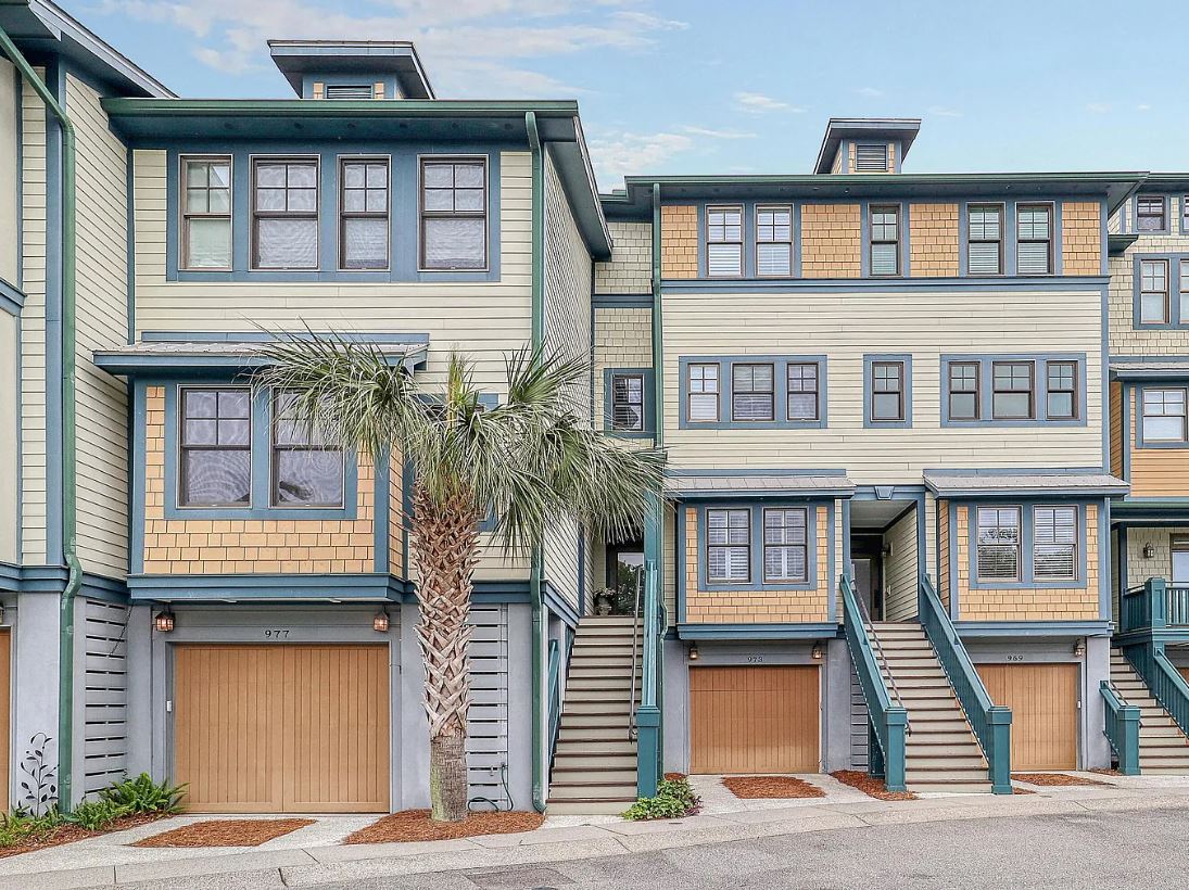 Charleston, SC - a town full of charm and cedar! 🌳🏠 At East End Cedar Company, we're proud to be part of the preservation of Charleston's historic beauty with our quality cedar roofing and siding. 🙌 Show us the cedar in your town! #Charleston #CedarRoofing #CedarSiding