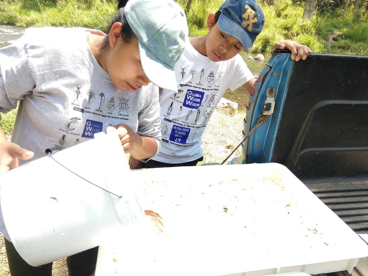 CSM4CFS's tweet image. En Veracruz, México, las mujeres son parte del monitoreo comunitario participativo del agua. Así ellas y sus comunidades pueden incidir en el manejo de los recursos hídricos, importantes para la seguridad alimentaria💧. 📸@MaelaMexico 
#CFSGender #Existimos #WeExist
