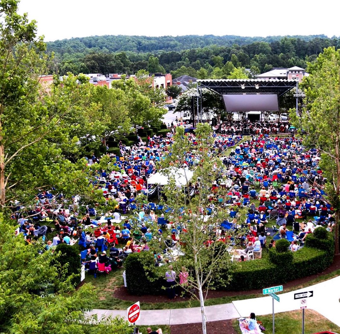 SouthernVillage's tweet photo. Mark your calendars!!! The @ncsymphony will be on the Southern Village Green June 13th! Picnics, low beach chairs and dogs (on leashes) welcome! A perfect event for all ages! 🥂

Free &amp; open to the public! 💚

#southernvillage #chapelhill #ncsymphony #triangleevents https://t.co/7Pvj71XkVC