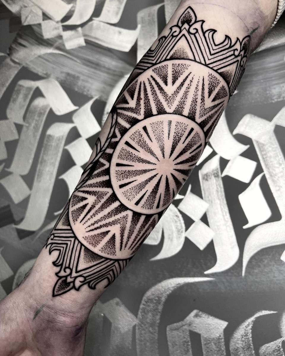 MagnumTattoo's tweet photo. Nice work from Kris Matthews done using #magnumtattoosupplies ππ»
.
.
#dotworktattoo #dotworker #tattoo #tattoos #dotworkbull #ornatetattoo #darktattoo #darkart #darkartists #blackworker #blackandgreytattoo #blackwork #uktta #tattooing
Instagram: k.matttattoo ππ» https://t.co/gYIR6szf9U