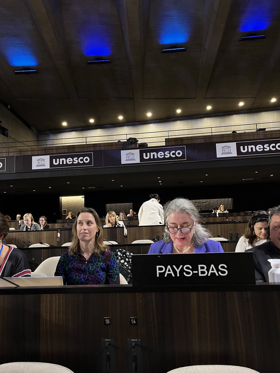 NLatUNESCO's tweet image. Our 🇳🇱 ambassador @MoniquevDaalen today at the opening of the 216th #ExecutiveBoard of @UNESCO: 

“Human rights are at the heart of UNESCO’s mandate. Lasting peace is possible only when we embrace the broad diversity of all people and guarantee their fundamental freedoms.”
