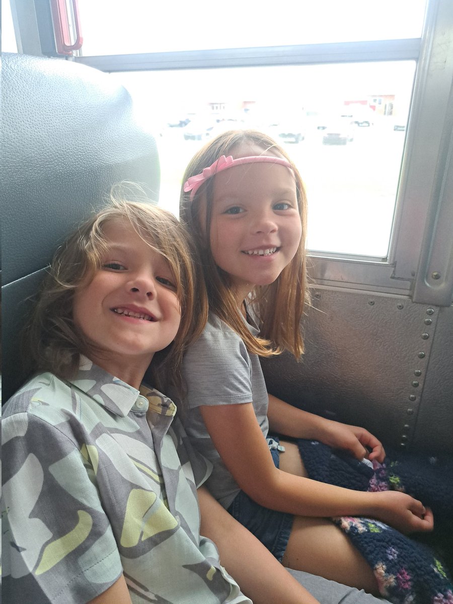 JerraKlassen's tweet photo. Excited to spend the day at the zoo with some of my favorite Kindergarten kiddos! @CCSC_Bulldogs https://t.co/fTL5Oe49Rk