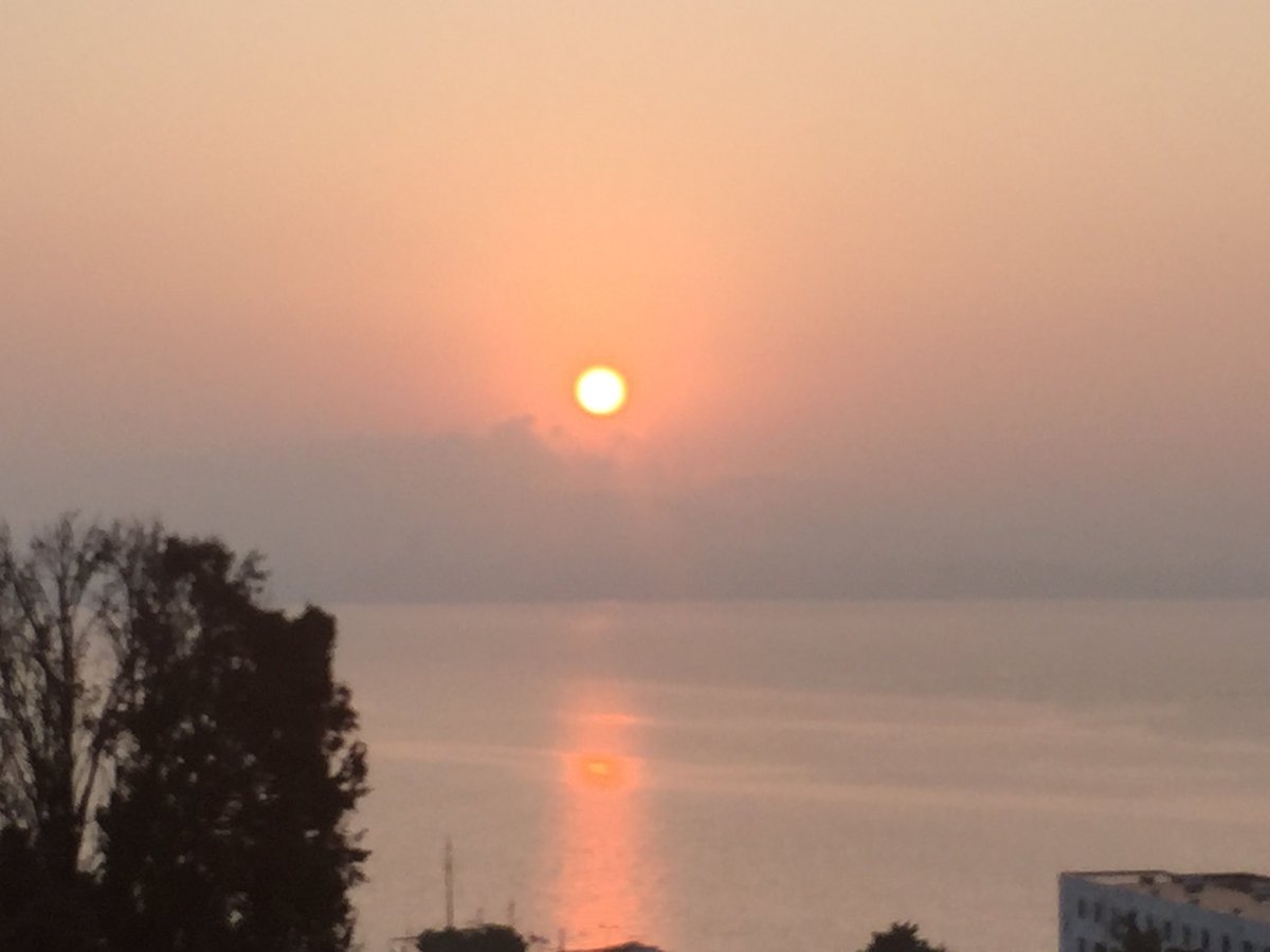KARDEŞİM!

Dünkü seçimlerin sonucunu doğal karşılamayanlara, hele “Allah Allah kim, nerede yanlış yaptı?” diye sorgulayıp, bir de suçlu arayanlara çok şaşıyorum!

Dönüşmek zor şeydir! 

Kendinize, yaşamınıza bir bakın! Hangi güzellik emeksiz, kendiliğinden?

Ben tüm genç