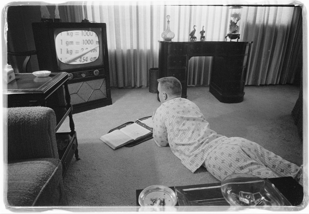 librarycongress's tweet image. What remote learning looked like in 1958 &amp;amp; 1959, when Arkansas Governor Orval Faubus closed high schools in Little Rock to prevent integration. Students learned via televised lessons that year.

Images from the Library&apos;s U.S. News &amp;amp; World Report Magazine Photograph Collection.