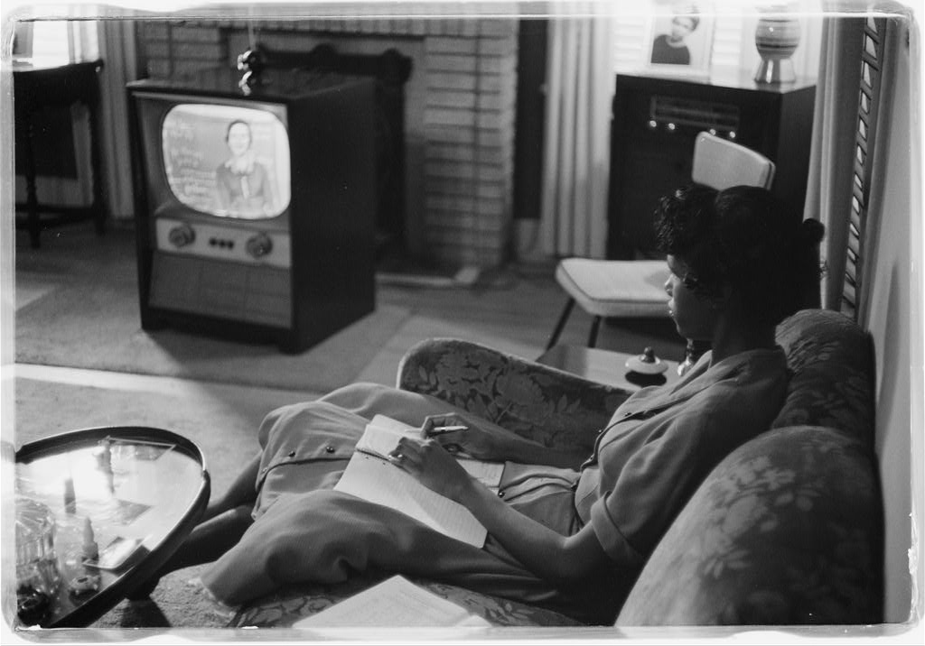 librarycongress's tweet image. What remote learning looked like in 1958 &amp;amp; 1959, when Arkansas Governor Orval Faubus closed high schools in Little Rock to prevent integration. Students learned via televised lessons that year.

Images from the Library&apos;s U.S. News &amp;amp; World Report Magazine Photograph Collection.