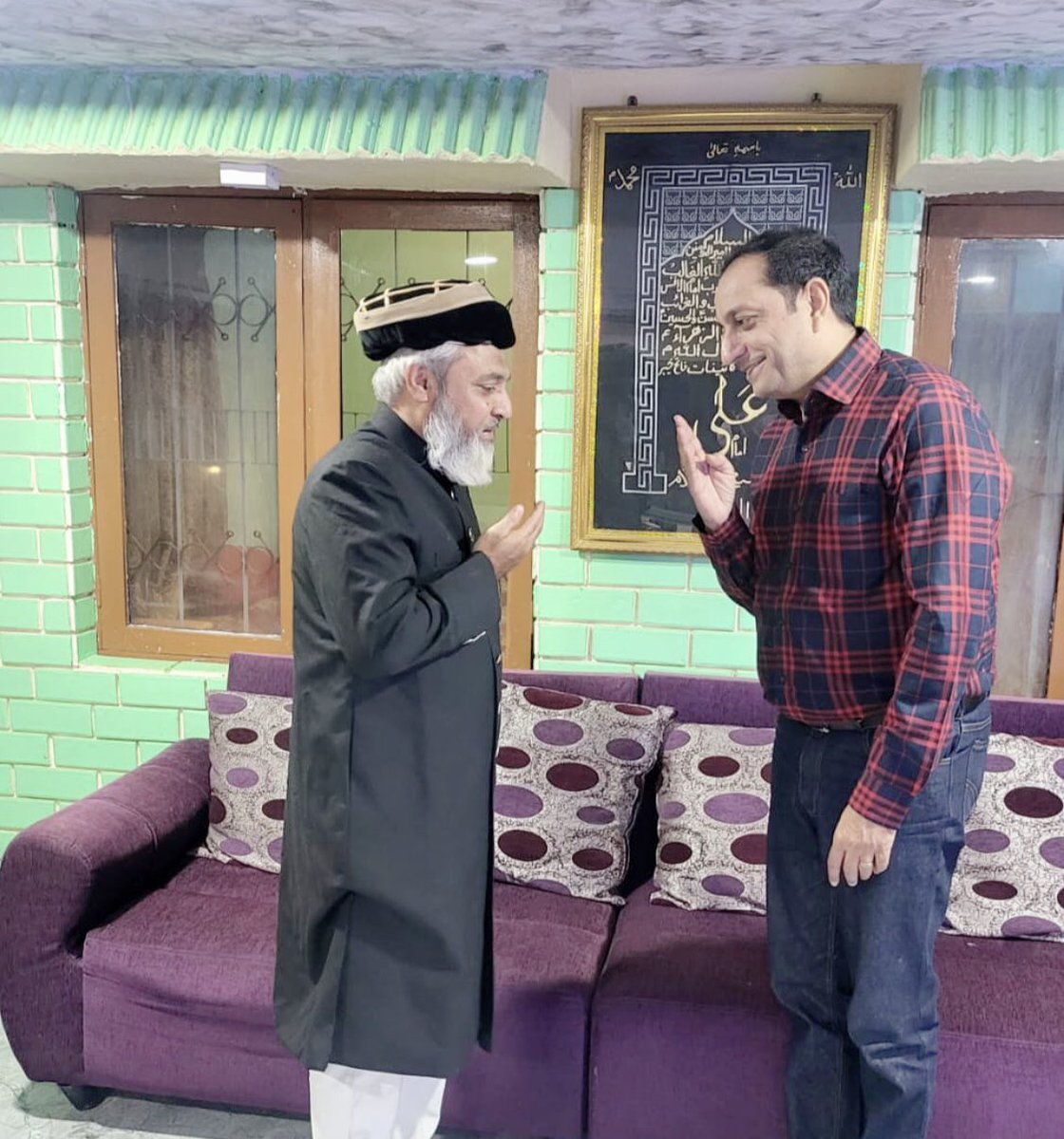 Princeofmoghals's tweet photo. Last night was a delightful meeting with Mr. K.R Sandeep Singh Chauhan, (IPS) Inspector-General of Police, Rajasthan at my official residence, Shamshabad. https://t.co/vOkIcHZd9d