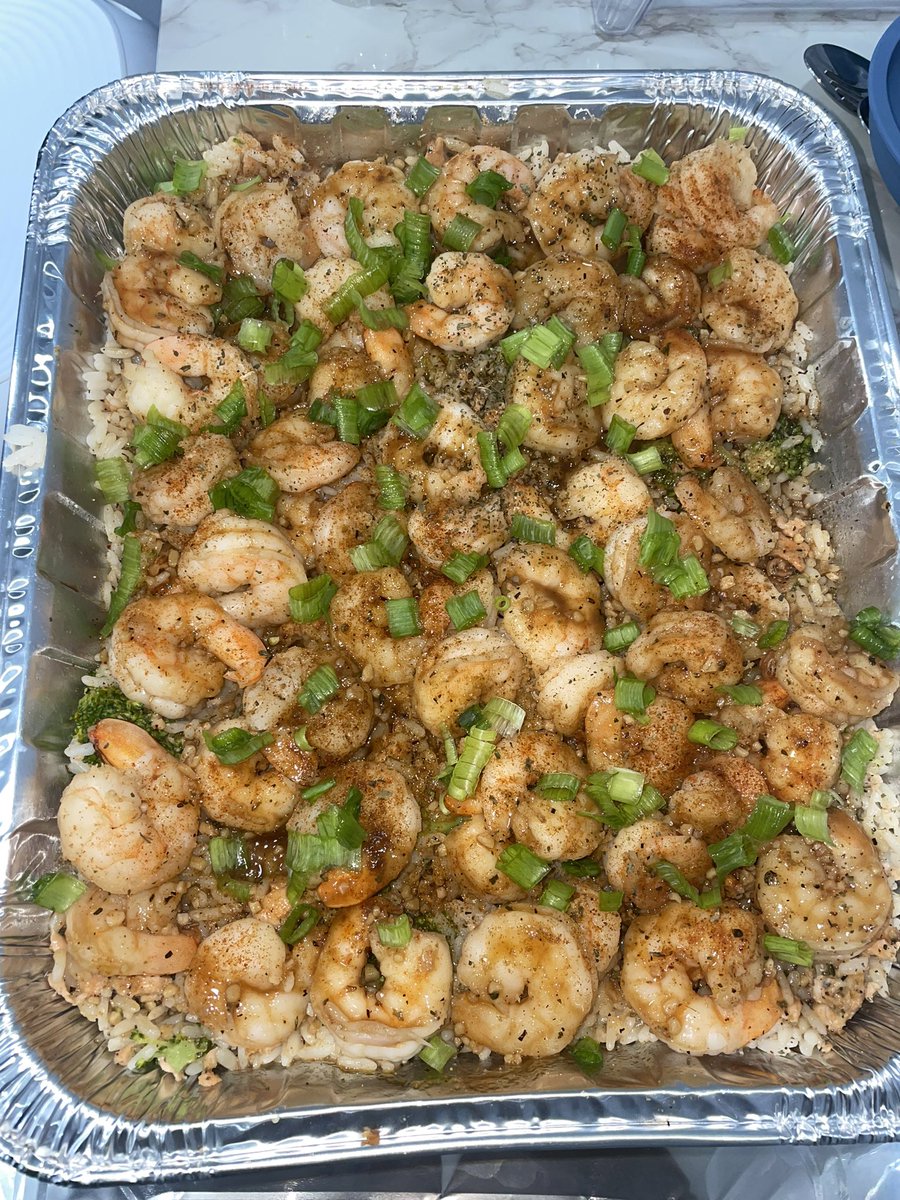 CannonBeats215's tweet photo. Cinnamon Rolls, Rice Bowls, and Rice Pans all week. Not today but the rest of the week. Post the details later get y’all Apple Pay’s and cash apps in order now #OpenKitchen215 #ChefCannon https://t.co/JN6W9t8UWe