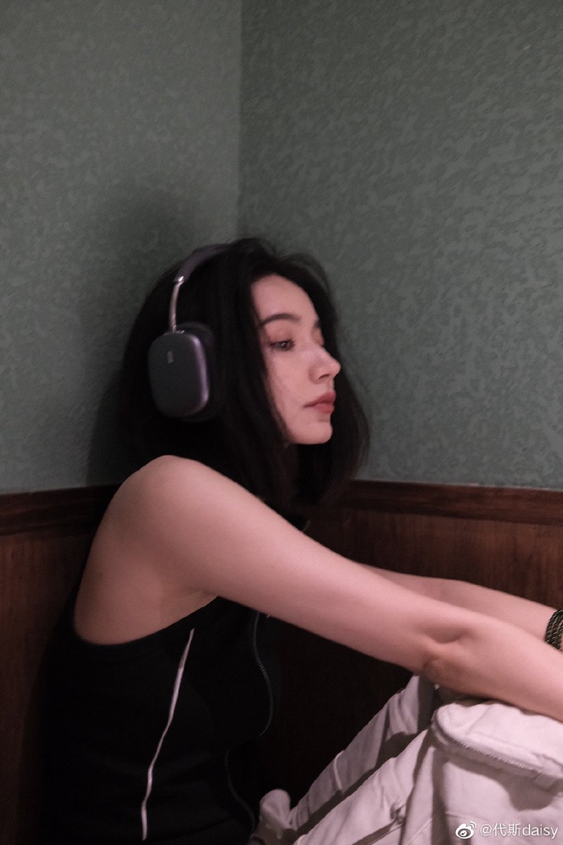 CNent on Twitter: "#DaiSi shares new snaps More - https://weibo.com/2007341923/4901697149208899