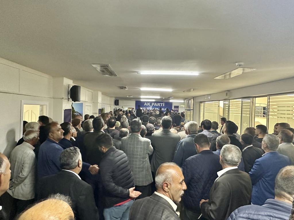 Teşekkürler Muş

Seçim süreci boyunca gittiğimiz her yerde, çaldığımız her kapıda, sıktığımız her elde samimi, güleryüz ve yoğun ilgiyle bizleri karşılayıp misafir eden, Memleketimize hizmet yolunda yeniden Milletvekilliği makamını bizlere emanet eden çok değerli Muş halkına
