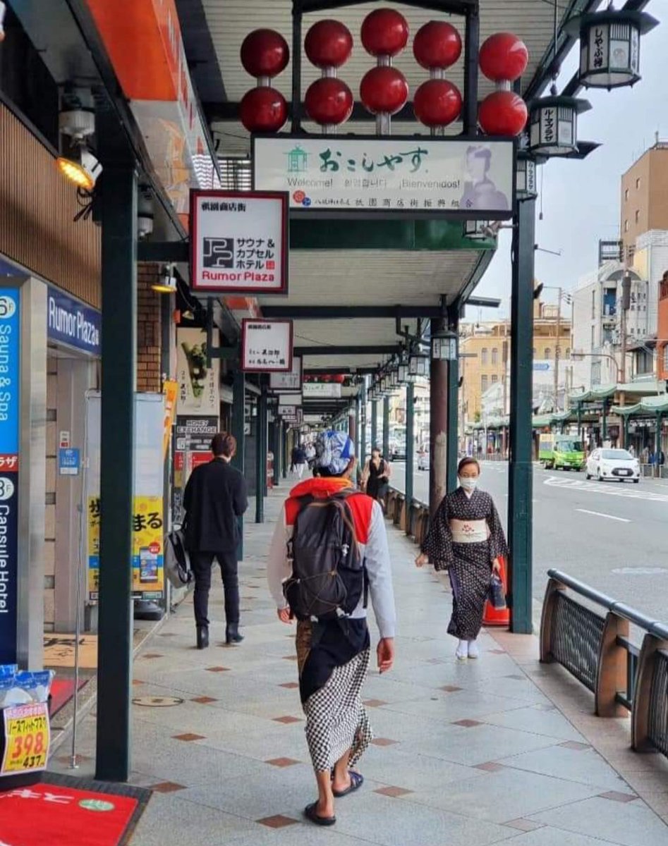 Sancita karma jenis karma yg kuterima atas perbuatan dihidupku sebelumnya
Prarabdha karma perbuatan sekarang dan pahala yg terjadi saat ini 
Kryamana karma perbuatan sekarang tetapi pahala kuterima nanti dimasa datang 
Jadi ya kujalani saja to
Lope u 
Nuwun