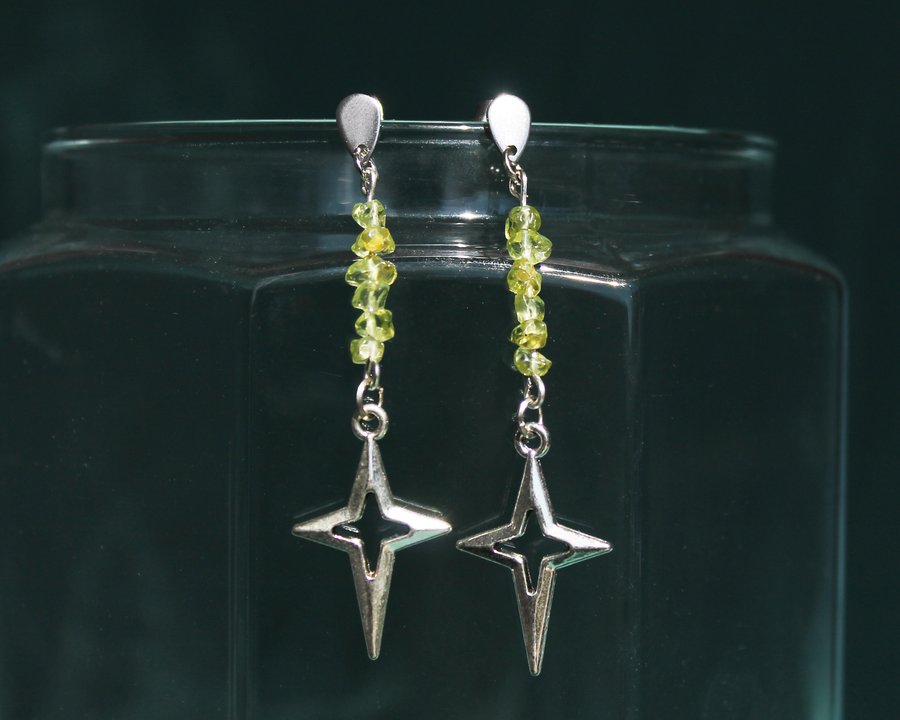 SUG4RMUSH's tweet photo. i got some peridot beads so i made some cute earrings with them!
https://t.co/K56lbFC4b0 https://t.co/dtZS2UA5It