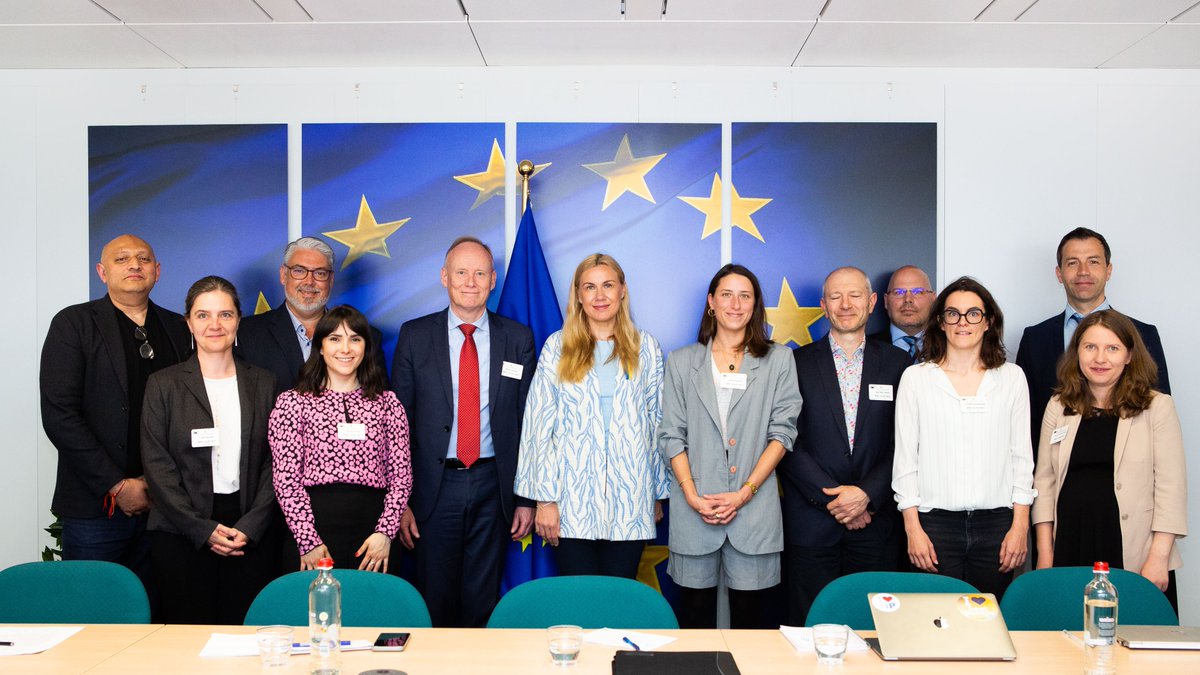 KadriSimson's tweet photo. About 50% all the #energy consumed in the #EU is used for #heating &amp; #cooling. More than 70% of that is still based on fossil fuels, mostly natural gas.

I met today with representatives active in the sector to hear their plans &amp; discuss the course of action. https://t.co/Sv0MBvy3O5