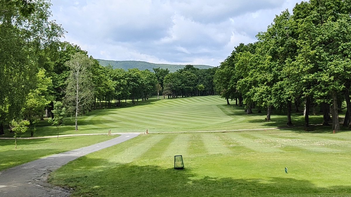 ElsoAyala's tweet photo. Una imagen vale más que mil palabras!! #GolfUlzama #primavera2023 #greenkeeping #GoodJobTeam #thankyouteam #SportTurf #turfgrassmanagement #livesyoudreams https://t.co/v1rLTUzNWt