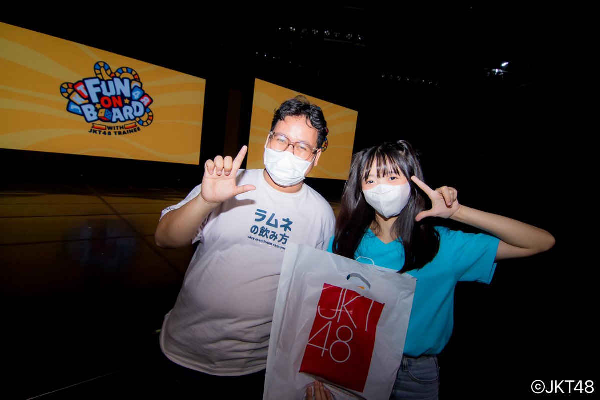 Aldy_rizkif's tweet photo. Ahhhh seru banget pas acara itu koch udah siap kan udah tau dong sign jari apa itu ❤️❤️❤️
@AU_LiaJKT48 @Liamelior 
#FunBoard #WithTraineeJKT48 https://t.co/YWHbEL7MRN