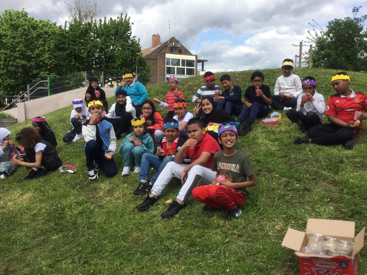 BJ_Year4's tweet photo. A delayed celebration of the coronation of King Charles III🥳 Flores Class enjoying their treat! https://t.co/UUxG5xEHGK