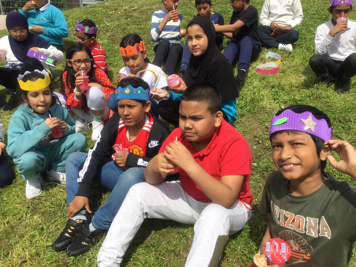 BJ_Year4's tweet photo. A delayed celebration of the coronation of King Charles III🥳 Flores Class enjoying their treat! https://t.co/UUxG5xEHGK