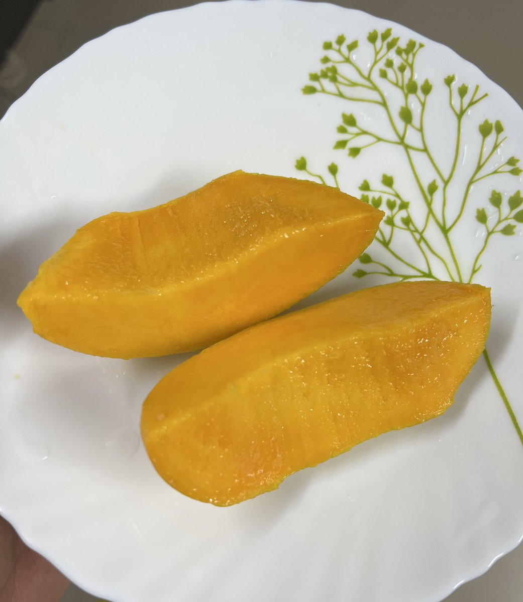 Delicious mangoes: rich in vitamins, fiber, antioxidants, aid digestion, promote skin health. 
Stay healthy with #MangoLove! 🥭🌟

75 grams Mango ~ 45 Calories