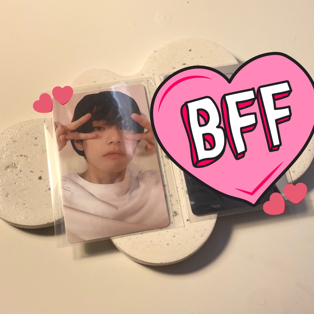 ytrcarts's tweet photo. wts lfb ph

— taehyung 5th muster dvd pc 
— good condition, just has a manu defect (barely noticeable, will send condi via dm)
— price: 2k
— dop: payo / 3 days
— mop: bdo, maya
— mod: sco, ggx 

t. bts v fifth photocard onhand https://t.co/w8qIVnWiur