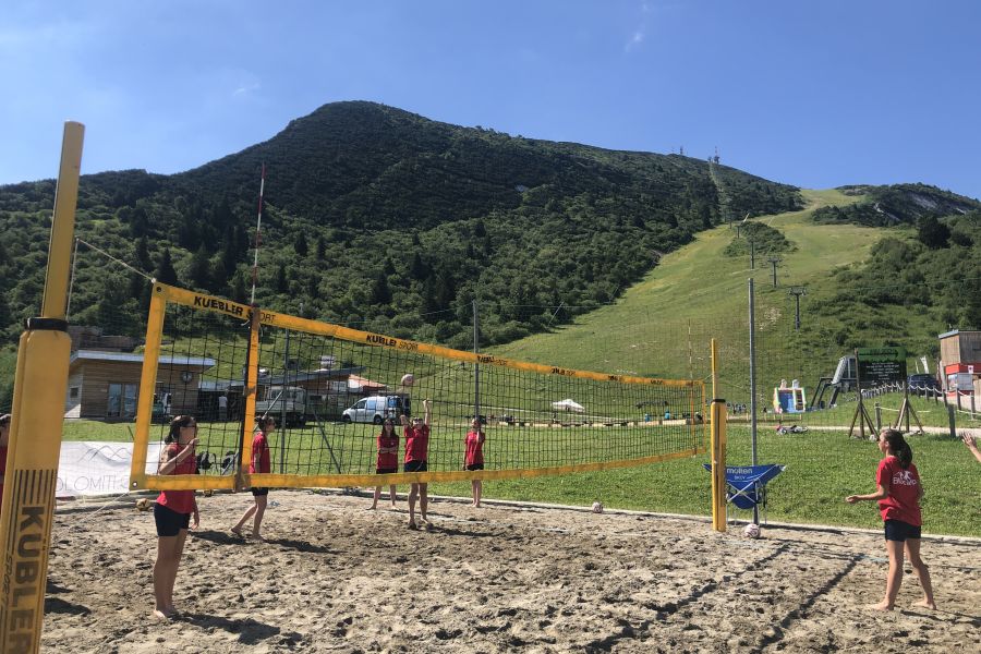 comunetn's tweet photo. 🏐B.I.G. Camp di volley sul Monte Bondone: firmato il protocollo d’intesa tra Comune, @AptTrento, @trentinovolley e @montebondoneski
L’edizione numero 16 del #BIGCamp si terrà dal 2 luglio e fino al 12 agosto, per sei turni settimanali ➡️https://t.co/5tcJNkHxAV https://t.co/FsmwHjhJyc