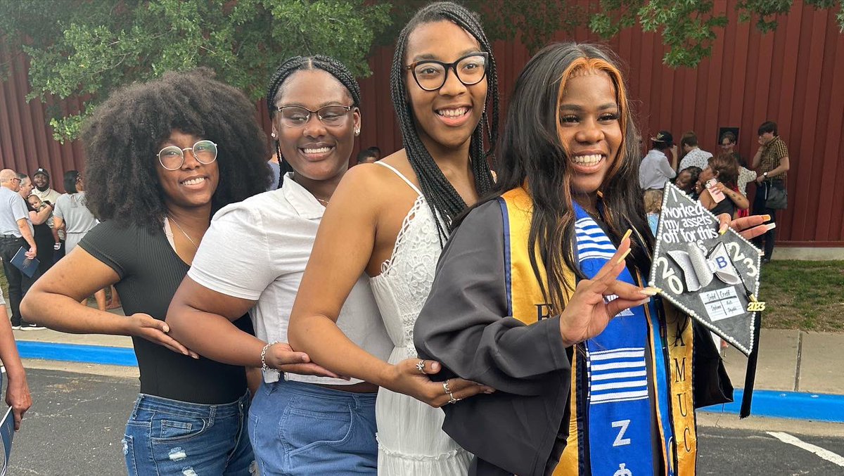ae_zetas's tweet photo. President Shae Signing Out 💙🤍🕊️
Congratulations Soror @itsjustshae__ https://t.co/uSdbzprpyj