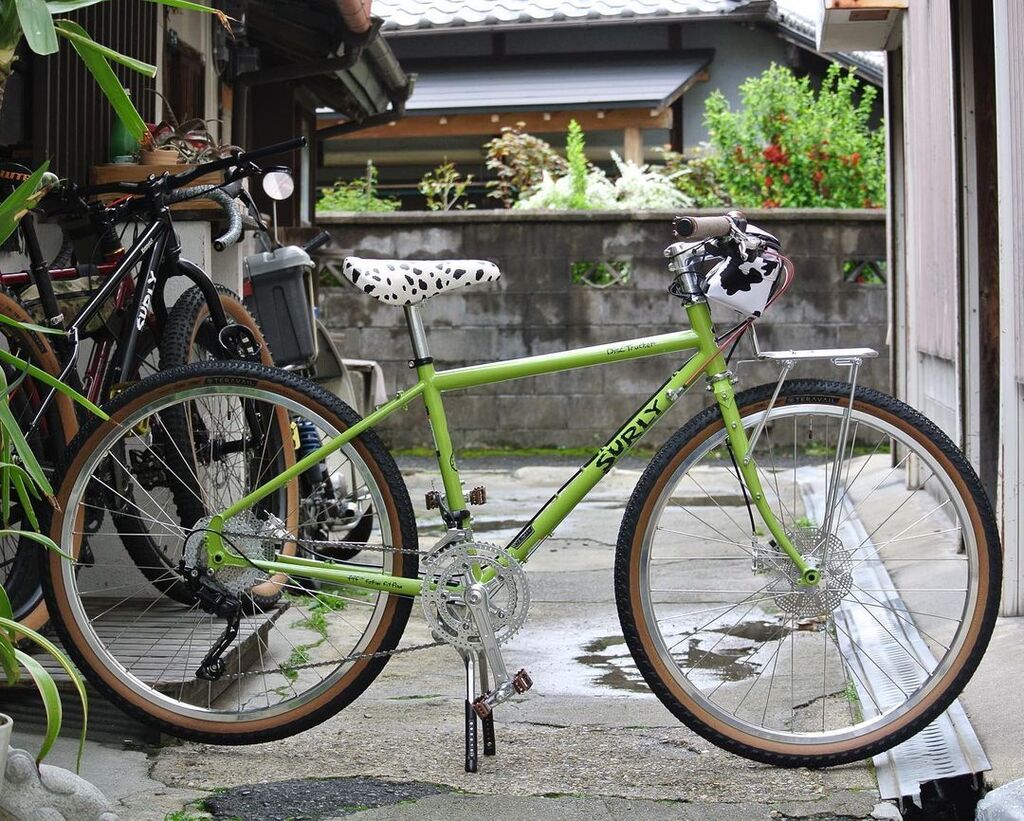 OuterShellAdven's tweet image. There's some funky things brewing over at @bicycleshoptransit 

.
.
.

#outershell #simworks #bikebag #bikepackinglife #gravelgrinding #bikecamping #handlebarbag #explorebybike #adventurebybike #bikeshots #gravelbike #middleofnowhere #graveltravel #viewfromthesaddle #cycling…