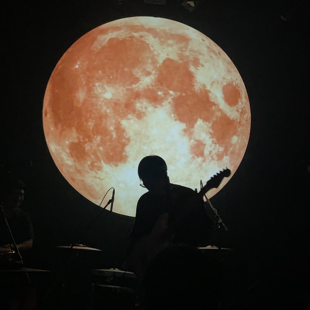 nzm_tw's tweet photo. 台湾のインディロックバンド #everfor のライブ、13曲+ワンモアまでやってくれた。あまりに良すぎな内容だったので、もう週末なんじゃないかな?と思ってる。
@EverforTaiwan https://t.co/Vt6yf7Eu9R