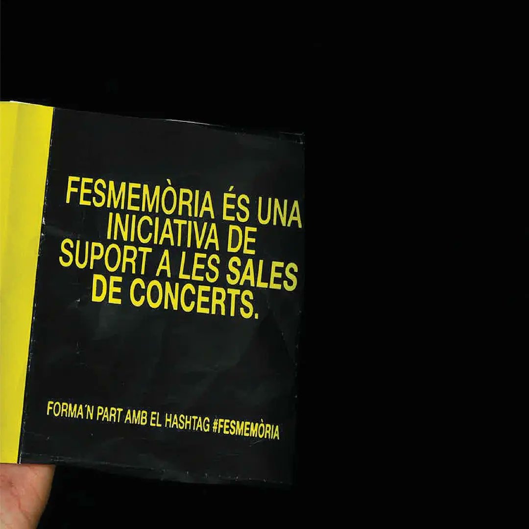 AsaccConcerts's tweet photo. Qui no recorda la primera nit en un club, el primer concert o aquell petó apassionat en una discoteca? Qui no ha descobert un grup increïble de manera fortuïta i s'ha convertit en el seu favorit?

Volem conèixer les vostres hist��ries!  Compartiu-les amb el hashtag #FesMemòria https://t.co/eR424f0aDy