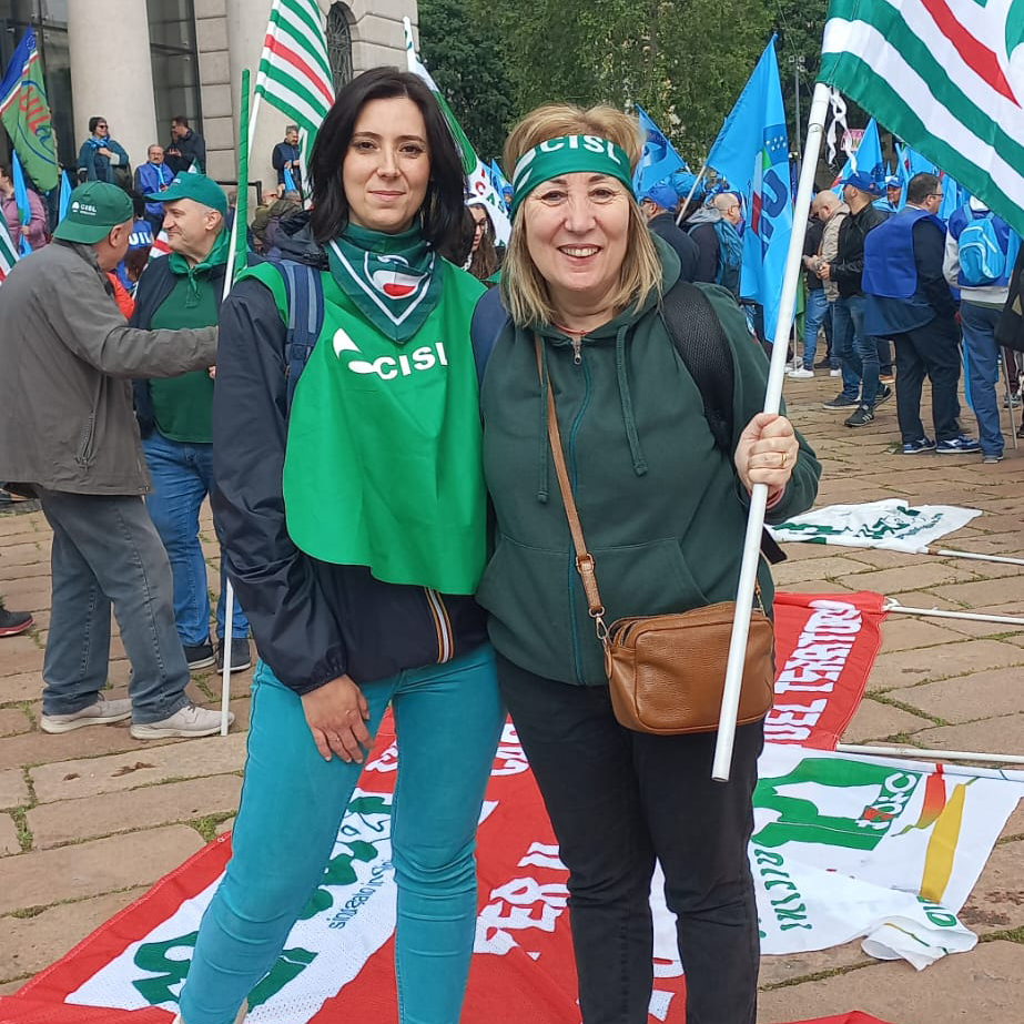 CislVdA's tweet photo. 📣🟢 CISL Valle D'Aosta è stata a Milano, sabato 13 maggio, per la giornata di mobilitazione unitaria... per una nuova stagione del lavoro 🛠 e dei diritti 🏛

#manifestare #lavoro #pensioni #diritti #giustizia #milano #13maggio #lavoratori #pensionati #giovani #famiglie https://t.co/TsH6l996Ok